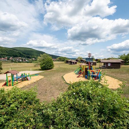 Camping Les Vosges Du Nord Oberbronn Eksteriør billede