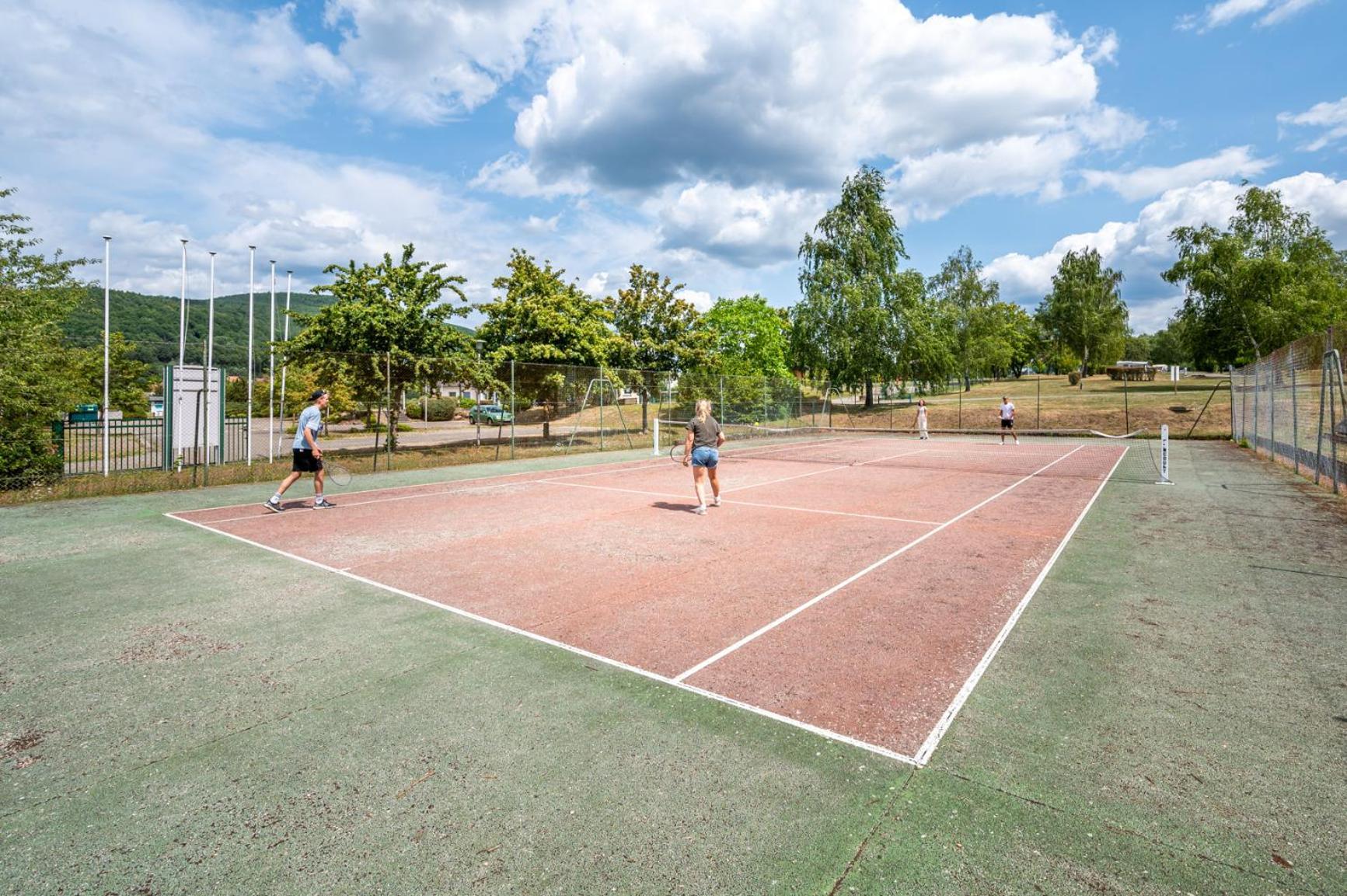 Camping Les Vosges Du Nord Oberbronn Eksteriør billede