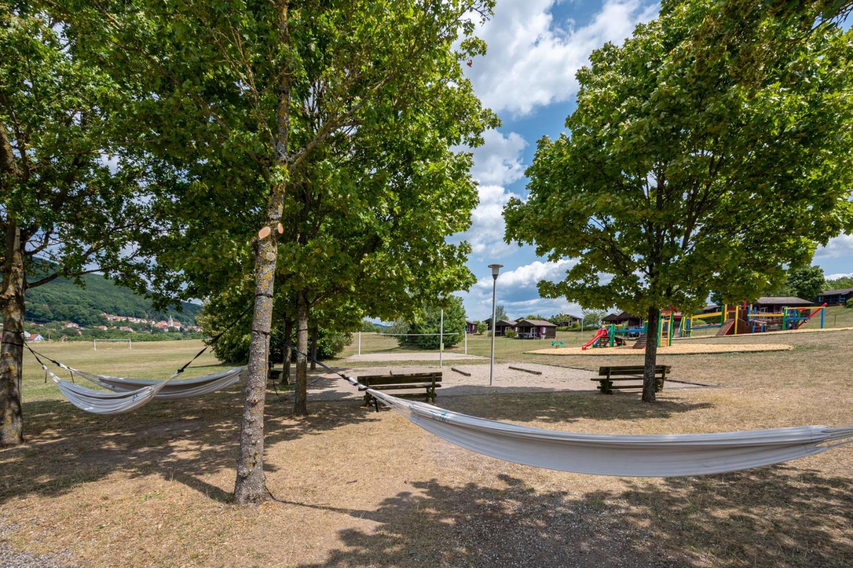 Camping Les Vosges Du Nord Oberbronn Eksteriør billede